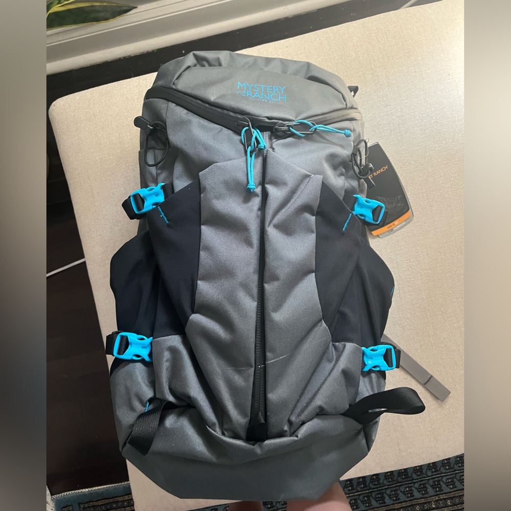 Women’s Mystery Ranch 25L hiking backpack (NWT)